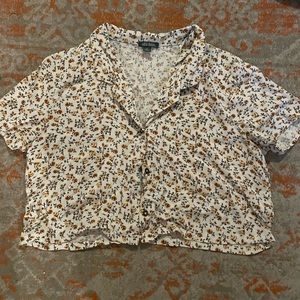 Wild Fable floral cropped button up, size M